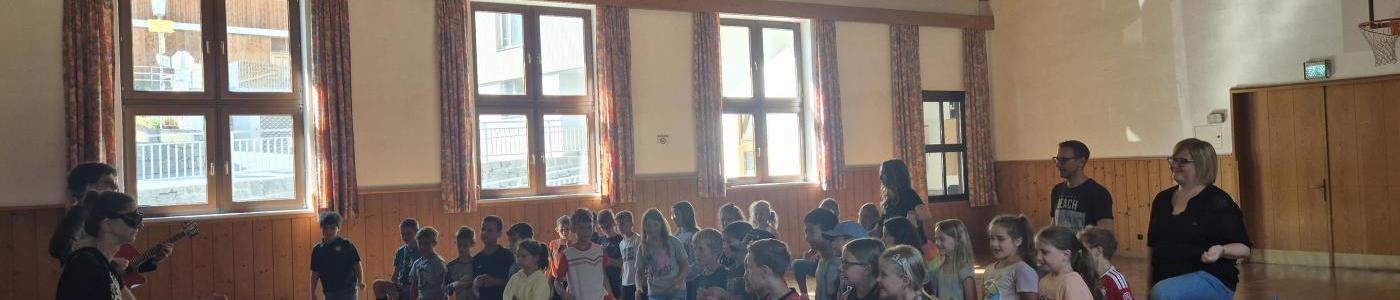 Mitmachtheater "ein Geschenk- cool, fein und wild"